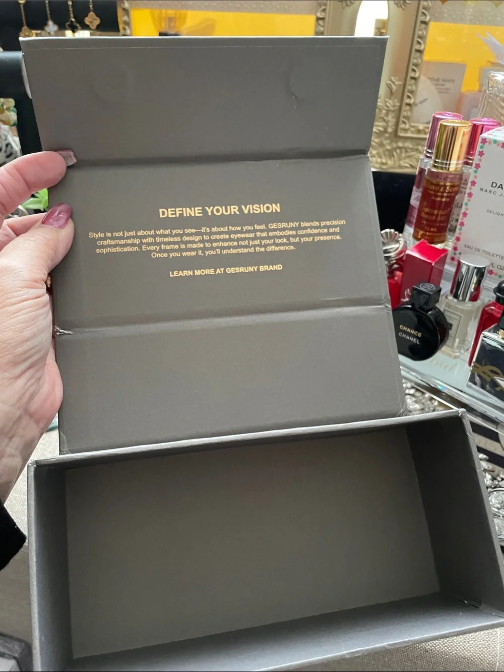 ✨Gesruny Black Sunglasses Case with Box and Accessory✨NEW with Box